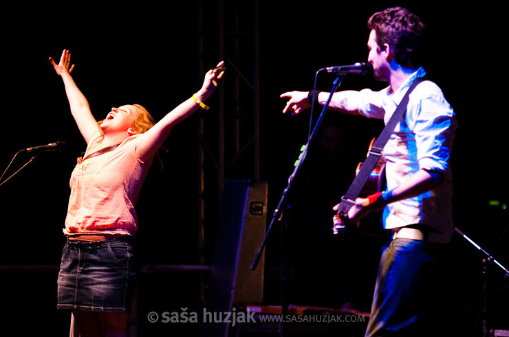 Happy fan on stage with Frank Turner @ Terraneo festival 2011, ex vojarna Bribirski knezovi, Šibenik (Croatia), 09/08 > 13/08/2011 <em>Photo: © Saša Huzjak</em>