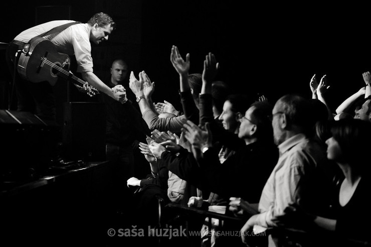 Joey Burns (Calexico) with fans from the first row @ Pauk, Zagreb (Croatia), 27/11/2012 <em>Photo: © Saša Huzjak</em>