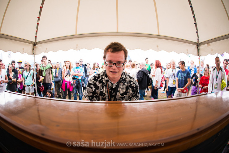 Young pianist @ Bažant Pohoda festival, Trenčín (Slovakia), 10/07 > 12/07/2014 <em>Photo: © Saša Huzjak</em>