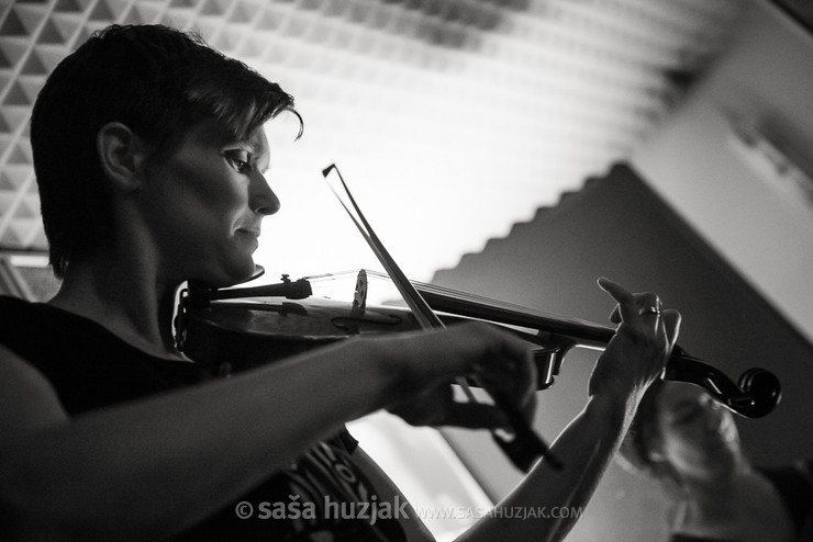 Špela Huzjak (Djembabe) @ Glas podzemlja (Voice of undergound), Maribor (Slovenia), 08/12/2015 <em>Photo: © Saša Huzjak</em>