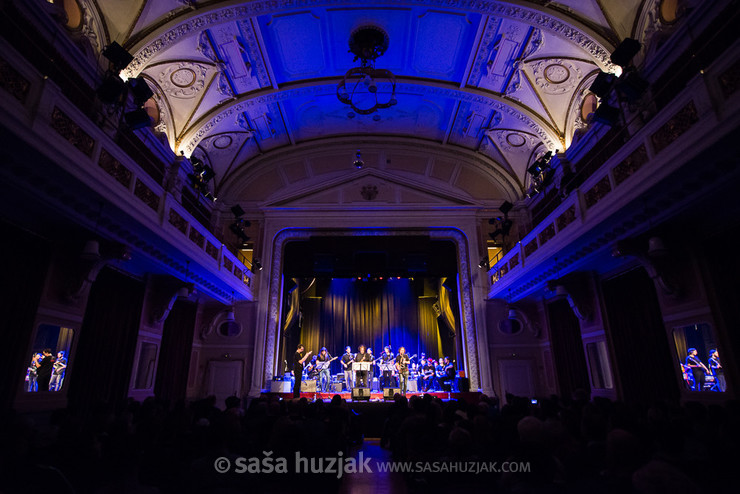 Samo Šalamon & Takt Ars Guitar Orchestra feat. Vasko Atanasovski & Achille Succi @ Narodni dom Maribor, Velika dvorana, Maribor (Slovenia), 18/11/2016 <em>Photo: © Saša Huzjak</em>