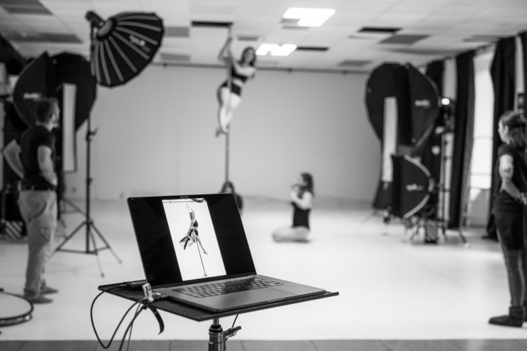 Pandora - Art of Pole studio photoshoot BTS <em>Photo: &copy; Neža Jančič</em>