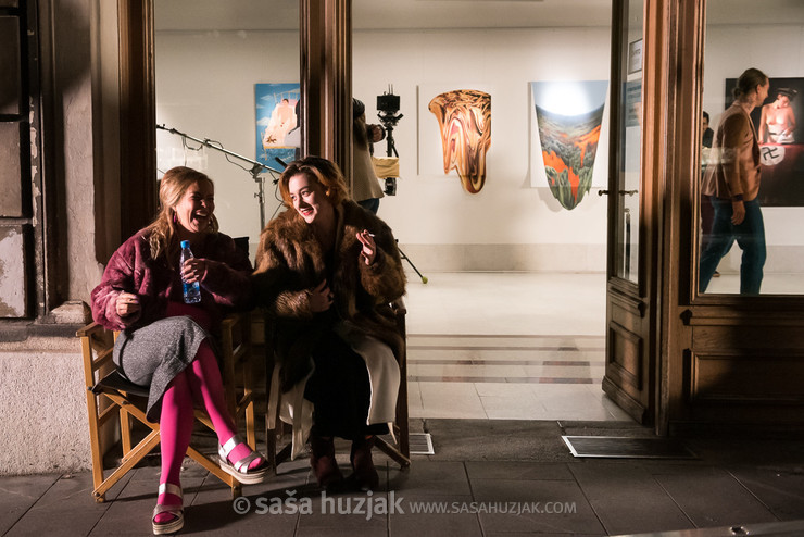 Liza Marijina and Lea Cok having a laugh durink the break (behind the scenes) <em>Photo: © Saša Huzjak</em>