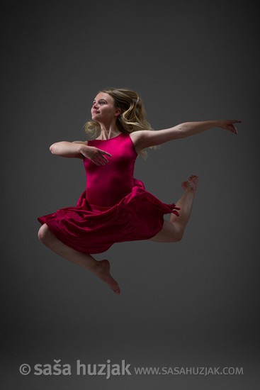 Dancers in studio photo shoot: Vanja Kolanovič <em>Photo: © Saša Huzjak</em>