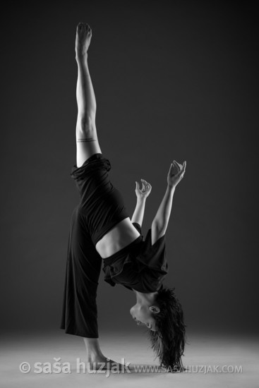 Dancers in studio photo shoot: Jasha Robnik <em>Photo: © Saša Huzjak</em>