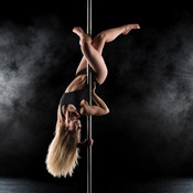 Pole dance studio photoshoot: Tina <em>Photo: © Saša Huzjak</em>