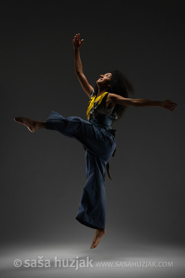 Dancers in studio photo shoot: Dalanda Diallo <em>Photo: &copy; Saša Huzjak</em>