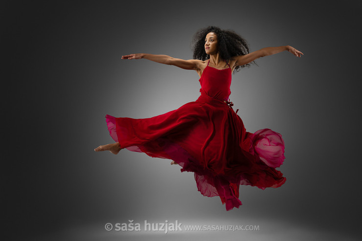 Dancers in studio photo shoot: Dalanda Diallo <em>Photo: &copy; Saša Huzjak</em>
