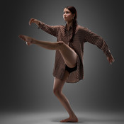Dancers in studio photo shoot: Maša Bozovičar <em>Photo: &copy; Saša Huzjak</em>