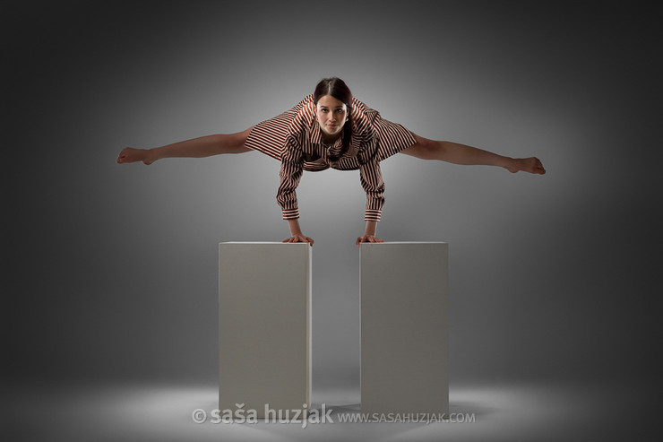 Dancers in studio photo shoot: Maša Bozovičar <em>Photo: &copy; Saša Huzjak</em>