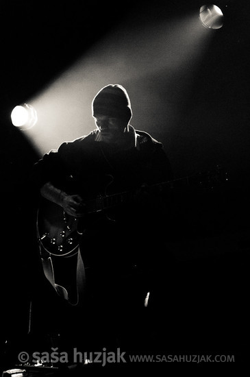 Ewan Wallace (Bonobo) @ Kino Šiška, Ljubljana (Slovenia), 10/04/2011 <em>Photo: © Saša Huzjak</em>