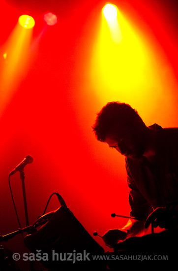 Simon Green (Bonobo) @ Kino Šiška, Ljubljana (Slovenia), 10/04/2011 <em>Photo: © Saša Huzjak</em>