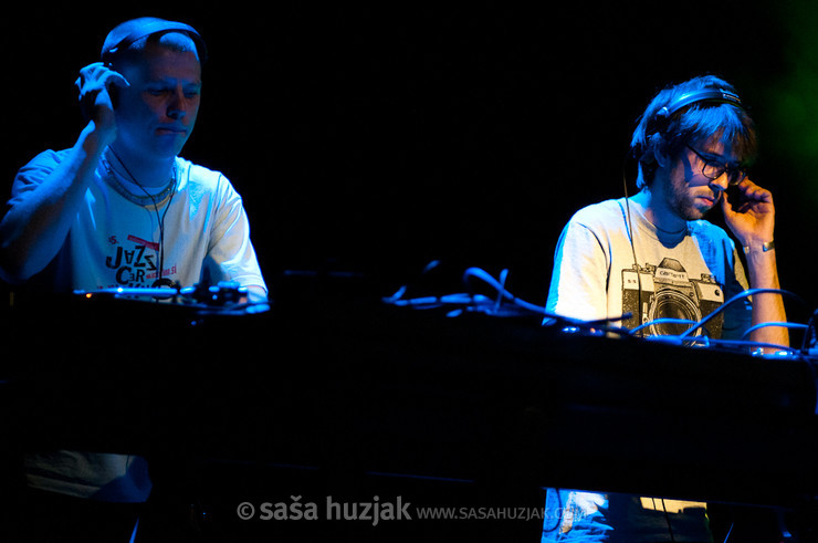 Danaja & Borka @ Kino Šiška, Ljubljana (Slovenia), 10/04/2011 <em>Photo: © Saša Huzjak</em>