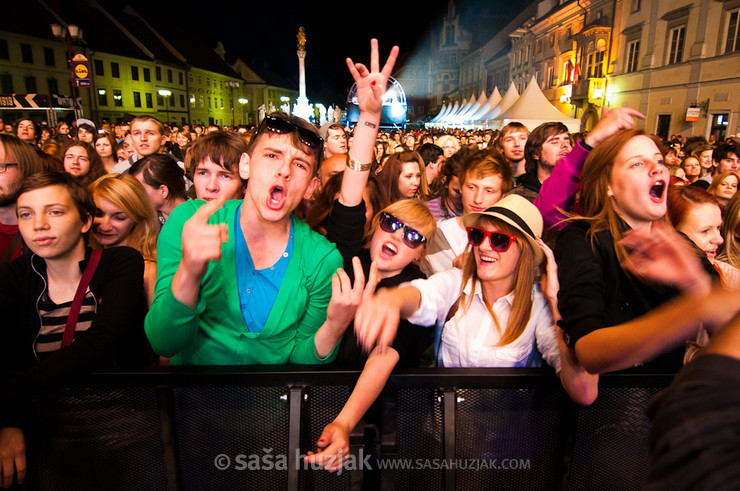 Klaxons fans @ Glavni trg, Maribor (Slovenia), 07/05/2011 <em>Photo: © Saša Huzjak</em>