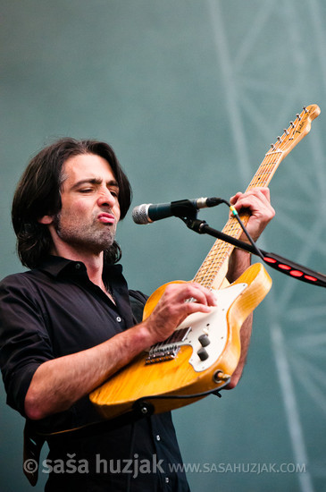 Mauro Pawlowski (dEUS) @ Bažant Pohoda, Trenčín (Slovakia), 2011  <em>Photo: © Saša Huzjak</em>