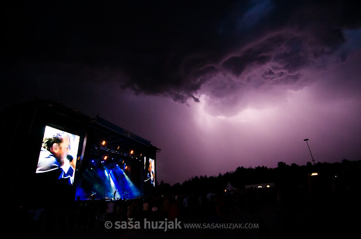 Black clouds came in 5 minutes over the Festival while Elbow were performing... @ Green park, St. Pölten (Austria), 18/08 > 20/08/2011 <em>Photo: © Saša Huzjak</em>