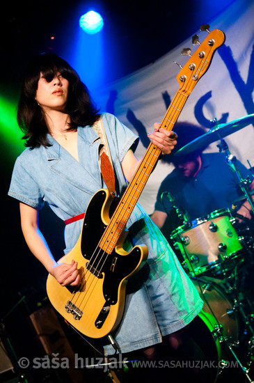 Mariko Doi (Yuck) @ Magnet club, Berlin (Germany), 01/11/2011 <em>Photo: © Saša Huzjak</em>