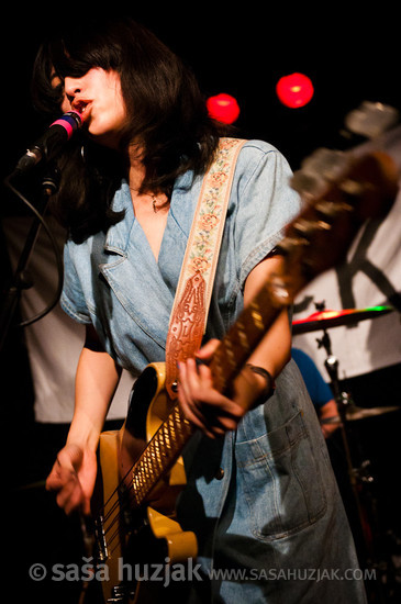 Mariko Doi (Yuck) @ Magnet club, Berlin (Germany), 01/11/2011 <em>Photo: © Saša Huzjak</em>