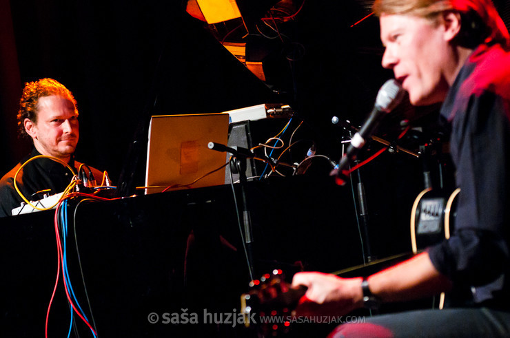 L/O/N/G @ Autumn Leaves Festival 2011, Orpheum, Graz (Austria), 24/11 > 26/11/2011 <em>Photo: © Saša Huzjak</em>