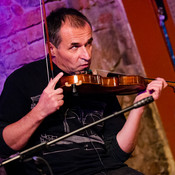 Matjaž Sekne (Bratko Bibič & The Madleys) @ MuziKafe, Ptuj (Slovenia), 02/12/2011 <em>Photo: © Saša Huzjak</em>