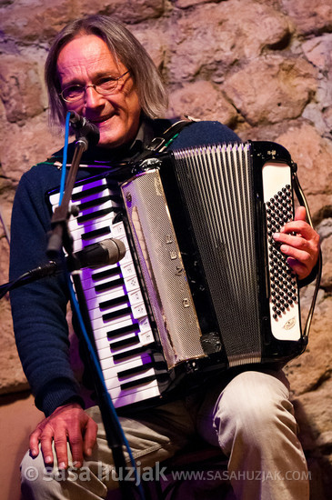 Bratko Bibič (Bratko Bibič & The Madleys) @ MuziKafe, Ptuj (Slovenia), 02/12/2011 <em>Photo: © Saša Huzjak</em>