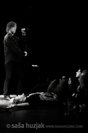 Happy fan with Mark Lanegan on stage @ Kino Šiška, Ljubljana (Slovenia), 25/11/2012 <em>Photo: © Saša Huzjak</em>