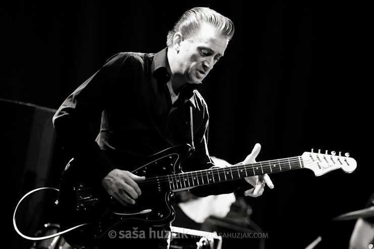 Steven Janssens (Mark Lanegan Band) @ Kino Šiška, Ljubljana (Slovenia), 25/11/2012 <em>Photo: © Saša Huzjak</em>