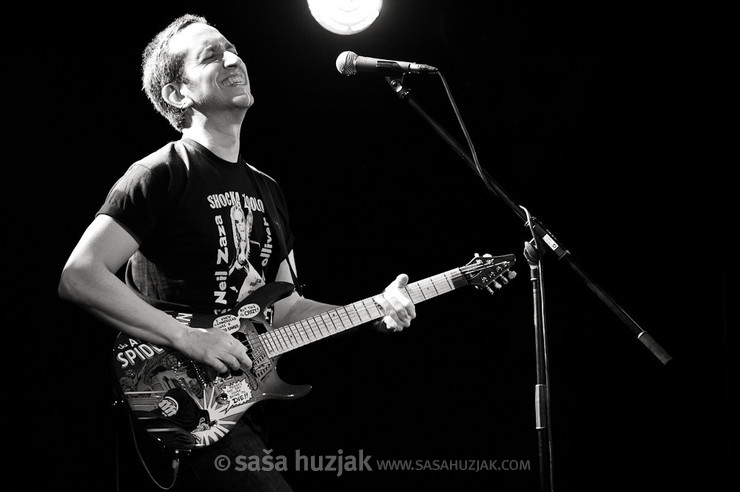 Neil Zaza (TM Stevens & Shocka Zooloo) @ ŠTUK, Maribor (Slovenia), 27/02/2013 <em>Photo: © Saša Huzjak</em>