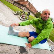 Stretching by the road @ Skejtaj s srcem, Dolga vas - Izola (Slovenia), 20/05 > 26/05/2013 <em>Photo: © Saša Huzjak</em>