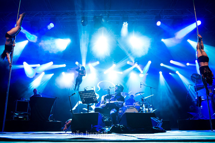 Siddharta and Pandora – Art of Pole @ Festival Lent, Maribor (Slovenia), 20/06 > 05/07/2014 <em>Photo: © Saša Huzjak</em>