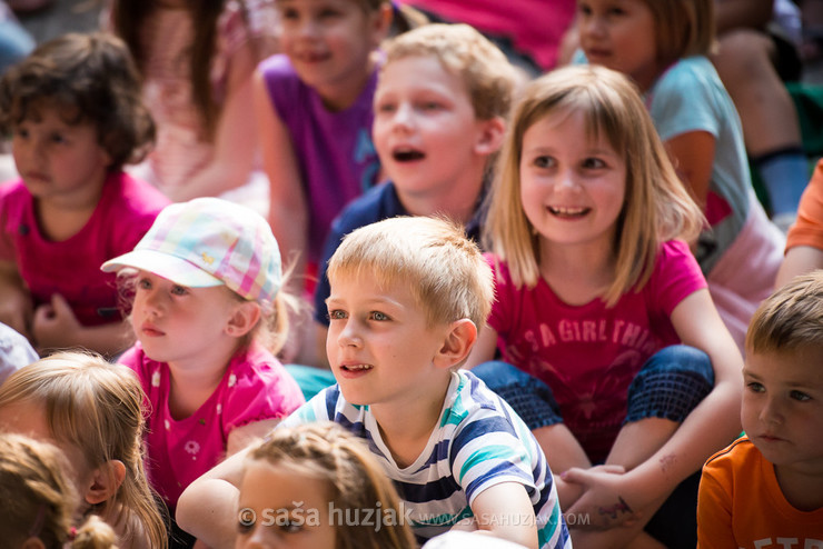 Jacob, Wilhelm Grimm: Rdeča kapica @ Festival Lent, Maribor (Slovenia), 20/06 > 05/07/2014 <em>Photo: © Saša Huzjak</em>