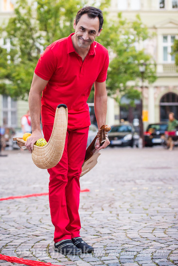 Vincent Delavenere (Podeželsko žongliranje - Rural juggling) @ Festival Lent, Maribor (Slovenia), 20/06 > 05/07/2014 <em>Photo: © Saša Huzjak</em>