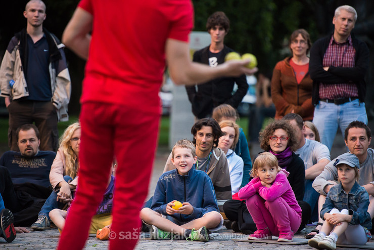 Podeželsko žongliranje - Rural juggling @ Festival Lent, Maribor (Slovenia), 20/06 > 05/07/2014 <em>Photo: © Saša Huzjak</em>