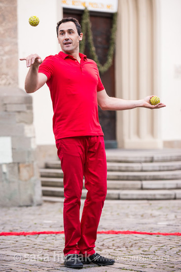 Vincent Delavenere (Podeželsko žongliranje - Rural juggling) @ Festival Lent, Maribor (Slovenia), 20/06 > 05/07/2014 <em>Photo: © Saša Huzjak</em>