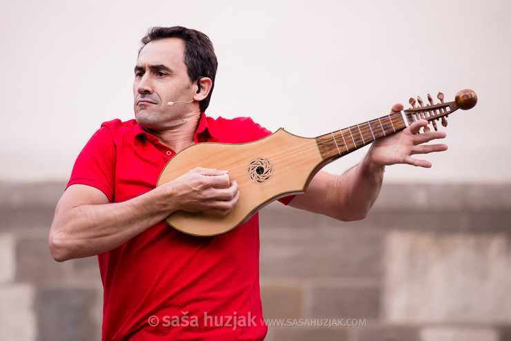 Vincent Delavenere (Podeželsko žongliranje - Rural juggling) @ Festival Lent, Maribor (Slovenia), 20/06 > 05/07/2014 <em>Photo: © Saša Huzjak</em>