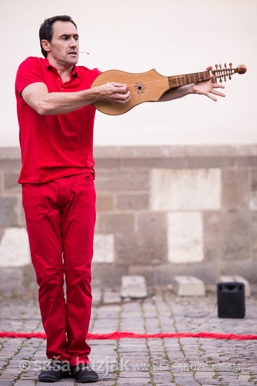 Vincent Delavenere (Podeželsko žongliranje - Rural juggling) @ Festival Lent, Maribor (Slovenia), 20/06 > 05/07/2014 <em>Photo: © Saša Huzjak</em>