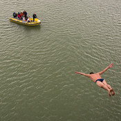 Bridge jumping @ Festival Lent, Maribor (Slovenia), 20/06 > 05/07/2014 <em>Photo: © Saša Huzjak</em>