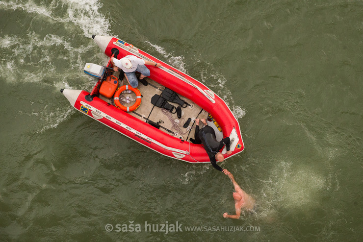 Bridge jumping @ Festival Lent, Maribor (Slovenia), 20/06 > 05/07/2014 <em>Photo: © Saša Huzjak</em>