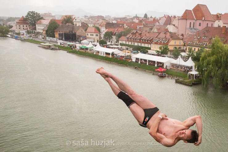 Bridge jumping @ Festival Lent, Maribor (Slovenia), 20/06 > 05/07/2014 <em>Photo: © Saša Huzjak</em>