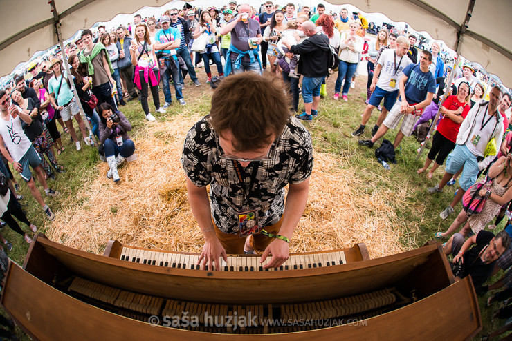 Young pianist @ Bažant Pohoda festival, Trenčín (Slovakia), 10/07 > 12/07/2014 <em>Photo: © Saša Huzjak</em>
