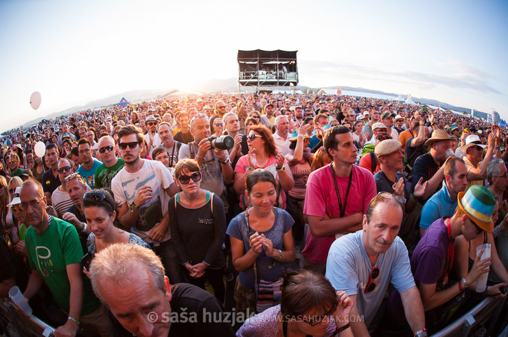 Crowd at sunset @ Bažant Pohoda festival, Trenčín (Slovakia), 10/07 > 12/07/2014 <em>Photo: © Saša Huzjak</em>