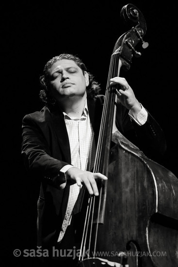 Ferenc Kurina (Lajkó Félix Quartet) @ Kino Šiška, Ljubljana (Slovenia), 19/02/2015 <em>Photo: © Saša Huzjak</em>