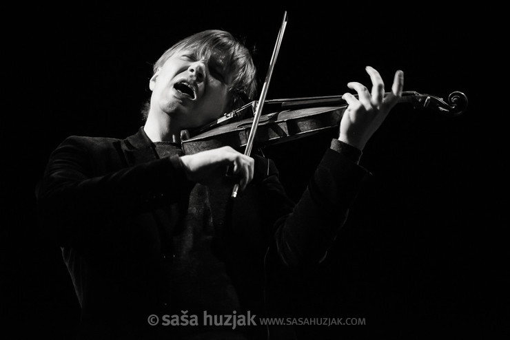 Lajkó Félix (Lajkó Félix Quartet) @ Kino Šiška, Ljubljana (Slovenia), 2015 <em>Photo: © Saša Huzjak</em>