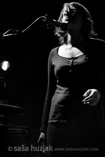 Emelie Quinquist aka Tiny Feet (Yann Tiersen band) @ Orpheum, Graz (Austria), 25/02/2015 <em>Photo: © Saša Huzjak</em>