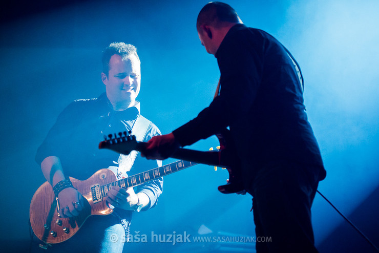 Marko Vojvodić and Alen Spada (Tony Cetinski band) @ Festivalna dvorana Lent, Maribor (Slovenia), 03/04/2015 <em>Photo: © Saša Huzjak</em>