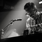 JF Abraham (Public Service Broadcasting) @ Chelsea, Vienna (Austria), 20/05/2015 <em>Photo: © Saša Huzjak</em>