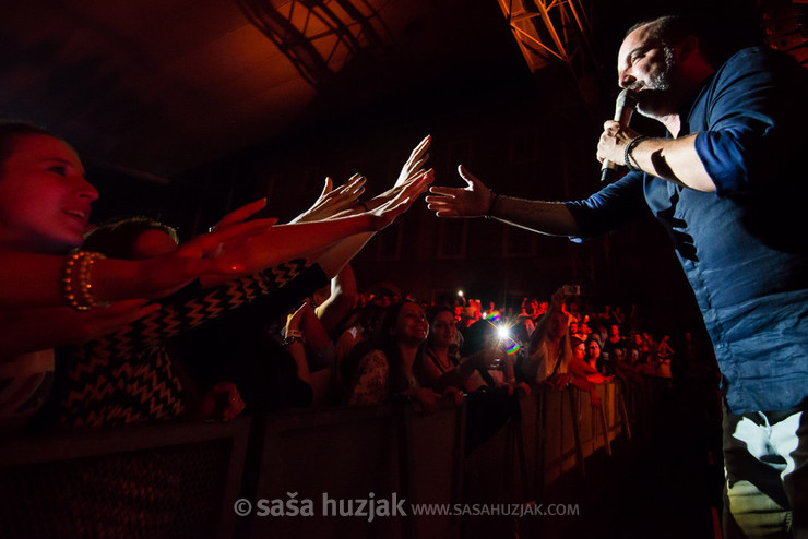 Tony Cetinski with fans @ Križanke, Ljubljana (Slovenia), 2015 <em>Photo: © Saša Huzjak</em>
