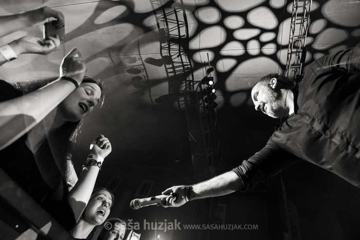 Tony Cetinski with fans @ Križanke, Ljubljana (Slovenia), 10/06/2015 <em>Photo: © Saša Huzjak</em>