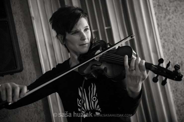 Špela Huzjak (Djembabe) @ Glas podzemlja (Voice of undergound), Maribor (Slovenia), 08/12/2015 <em>Photo: © Saša Huzjak</em>