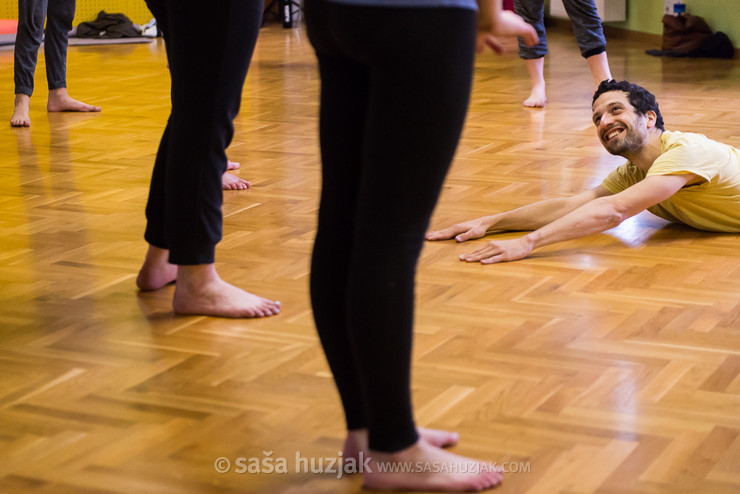 Contemporary dance (Flying Low) with Simon Wehrli @ Zimska plesna šola / Winter dance school, Maribor (Slovenia), 19/02 > 22/02/2016 <em>Photo: © Saša Huzjak</em>